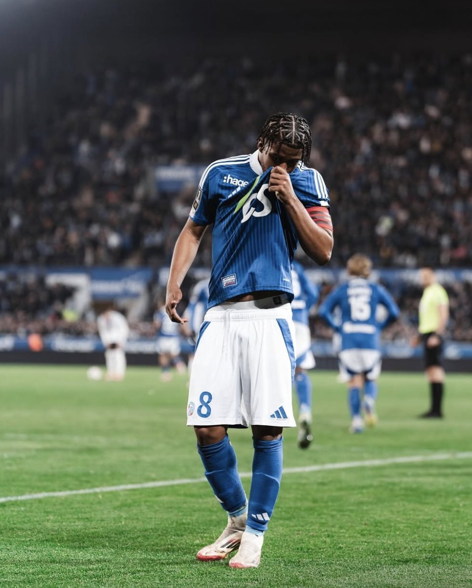 包含快讯：切尔西抵达美国备战世俱杯的词条