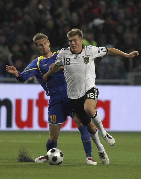 苏格兰队在欧预赛中惨遭淘汰，球员哭红了眼眶