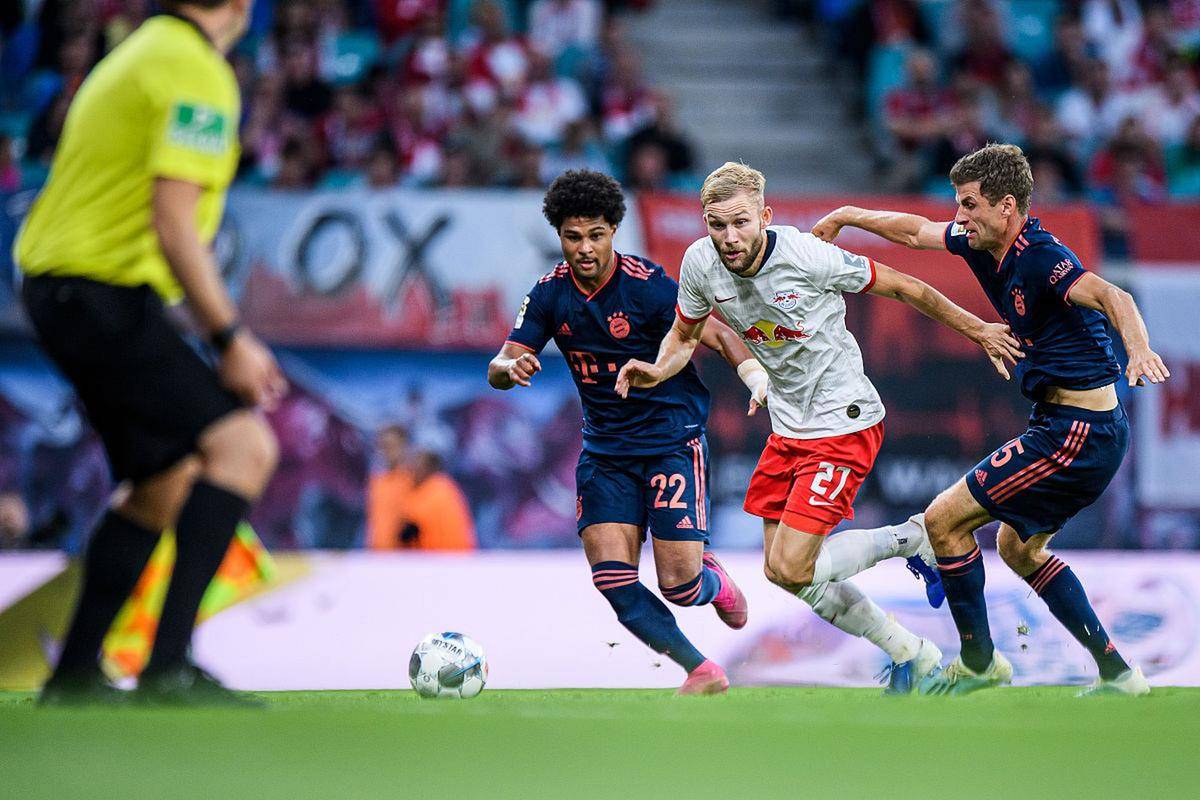 博洛尼亚客场遭遇那不勒斯-完败，严重困境的简单介绍