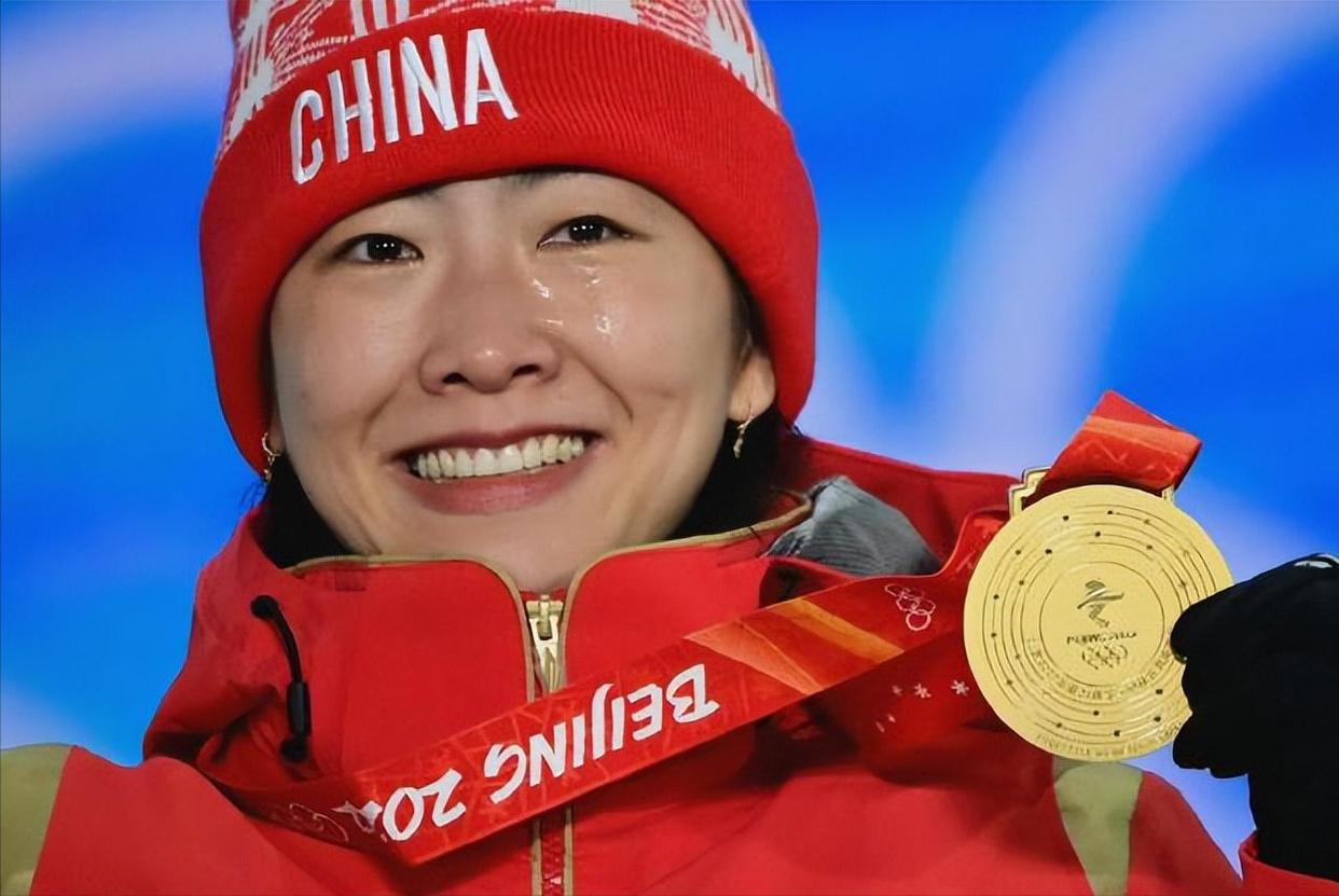 包含俄罗斯选手在短道速滑项目中拿下冠军，实力强劲的词条