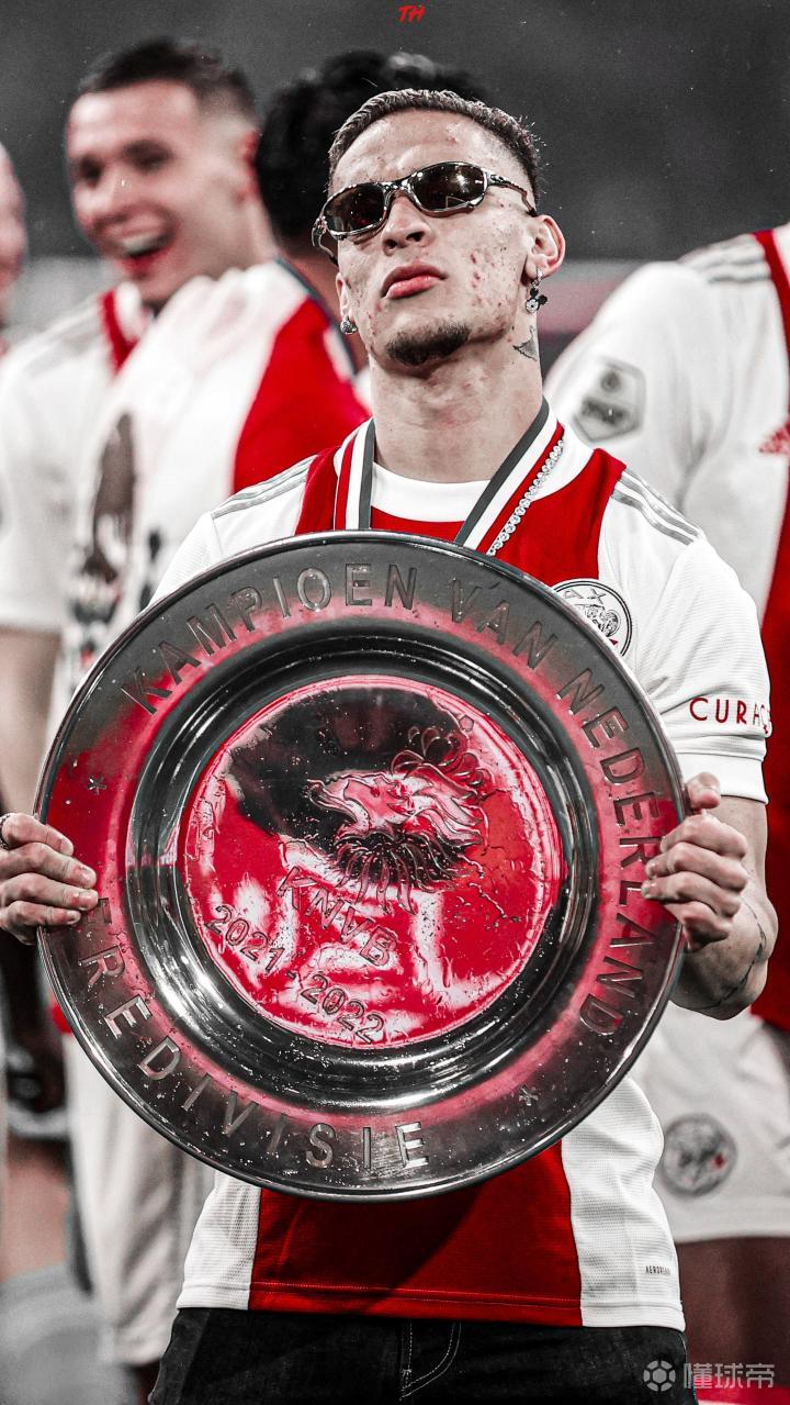 关于阿贾克斯-客场不敌巴黎，后防线辣妹僵尸球可汗的信息