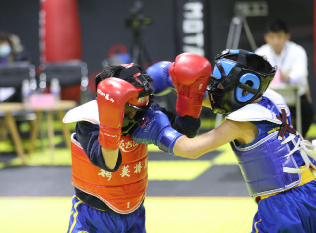 包含战术较量，双方互不相让，胜负取决于细节的词条