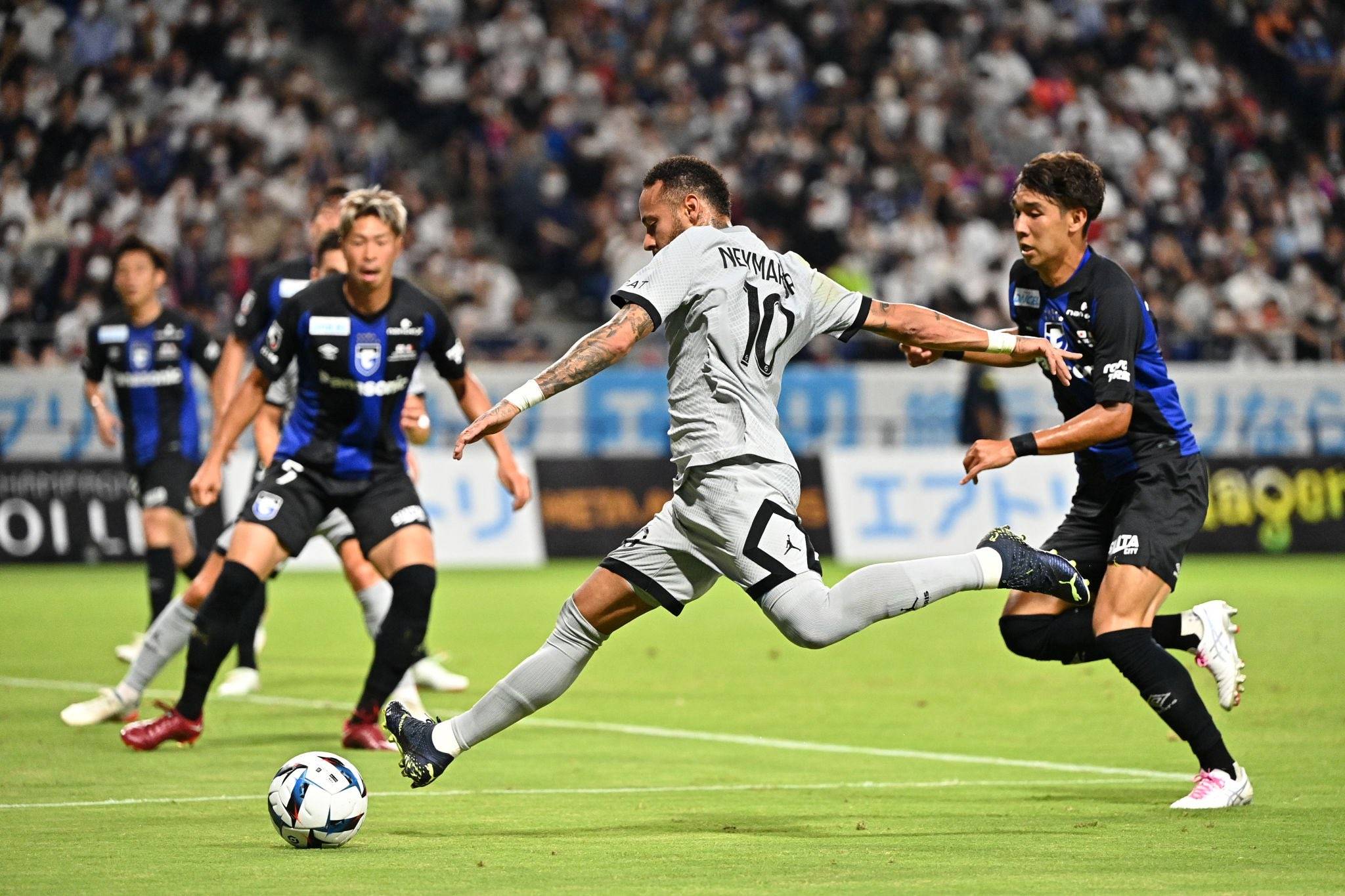 拜仁慕尼黑前场三叉戟火力全开，大胜