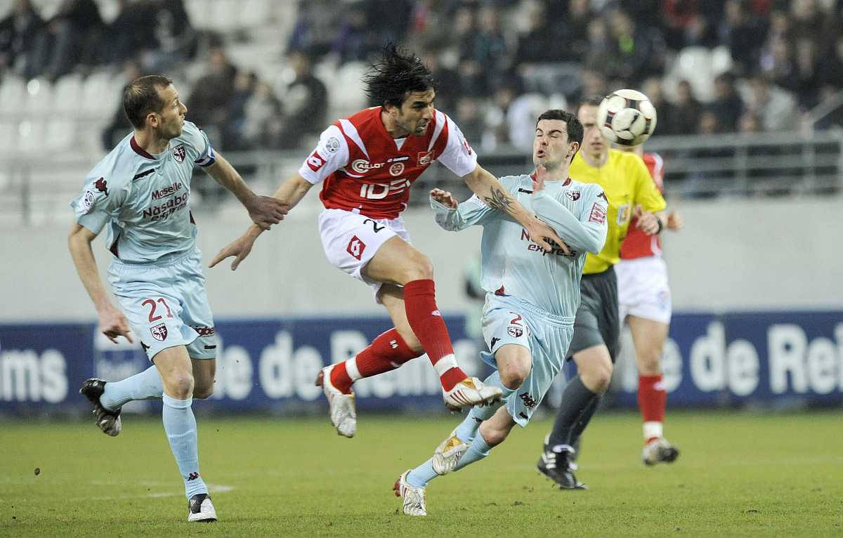 关于亚眠队遭遇尴尬惨败，状态低迷的信息