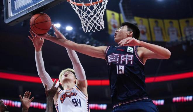 客场迎战强队，球队战术妙招化被动为主动的简单介绍