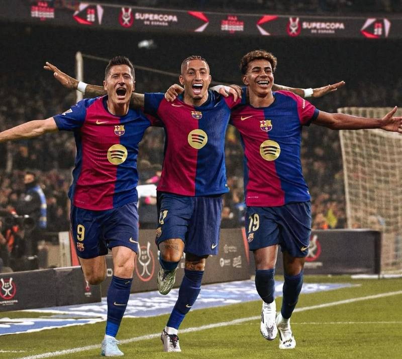 欧洲联赛冠军角逐激烈，热闹非凡