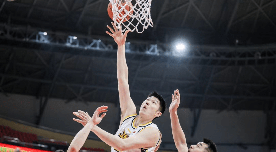 云南男篮勇夺胜利，挑战连胜纪录