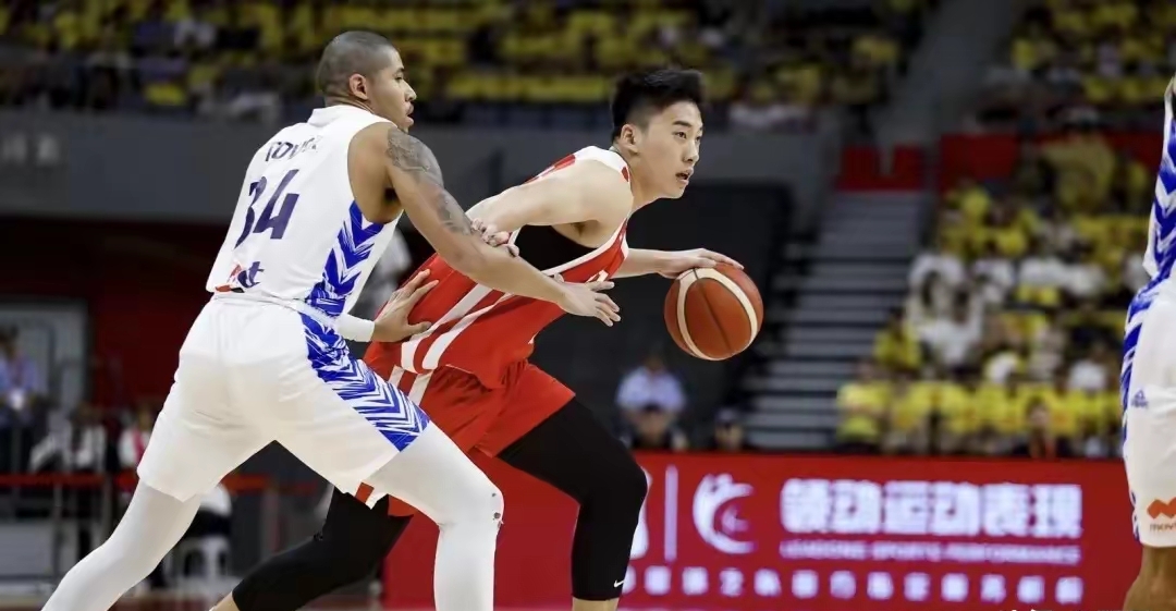 篮球比赛传统劲旅对决，观众热情高涨的简单介绍