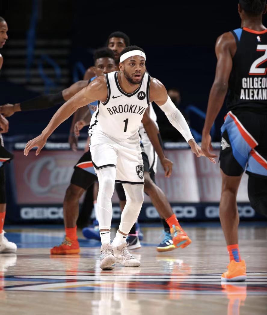 活塞惜败骑士，布鲁斯·布朗表现不俗