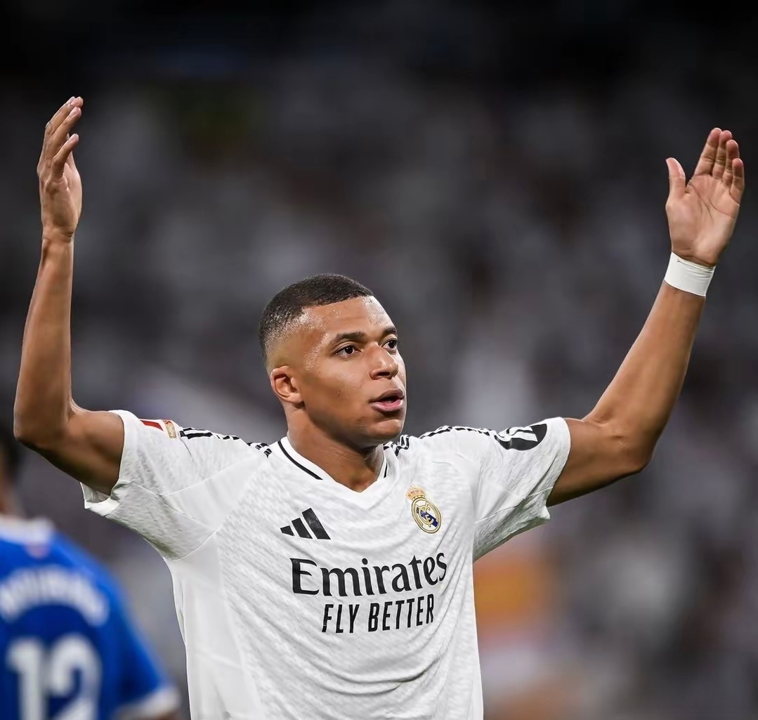 巴黎球王华丽发威，领队冲刺法国足坛巅峰的简单介绍