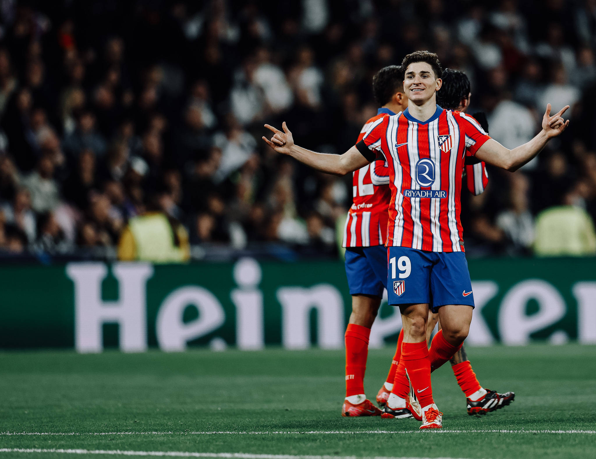 关于多特蒙德翻盘阿根廷,阿尔瓦雷斯点燃赛场的信息 关于多特蒙德翻盘阿根廷,阿尔瓦雷斯点燃赛场的信息