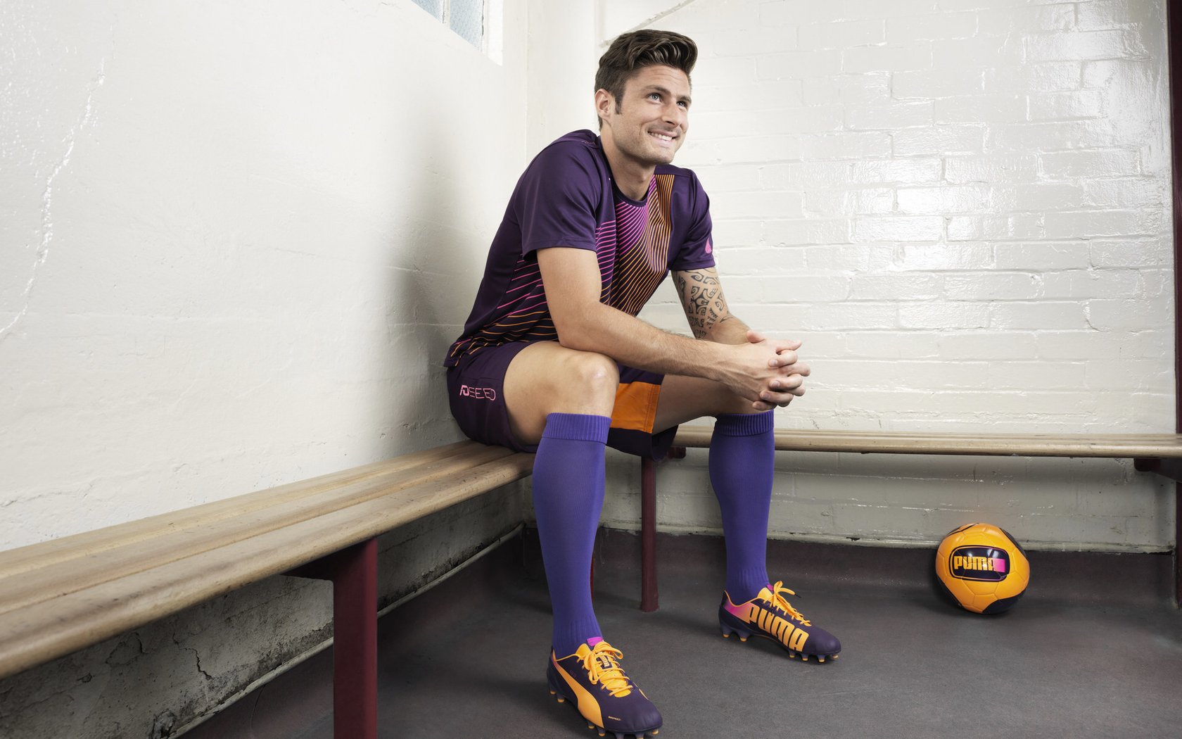 传奇归来，当喀麦隆雄狮遭遇马赛铁骑，本泽马的火热状态点燃跨洲对决