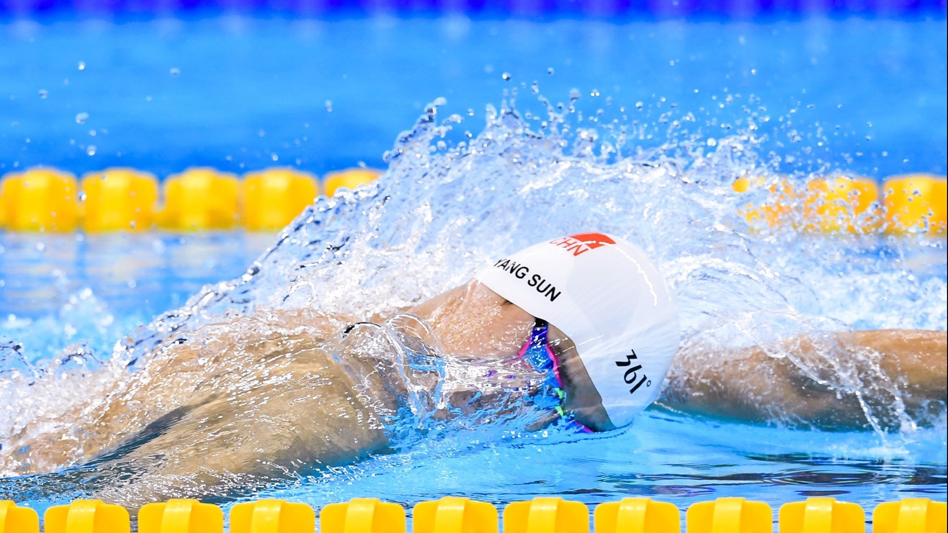 另一条赛道的胜利，雷诺的精密围猎与维斯塔潘的孤独星环